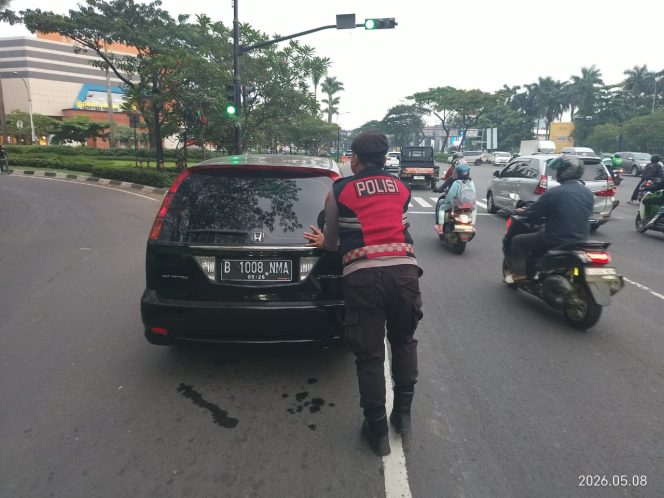 
					Sat Samapta Polres Tangsel Sigap Bantu Pengendara Mogok dan Urai Kemacetan di BSD Plaza