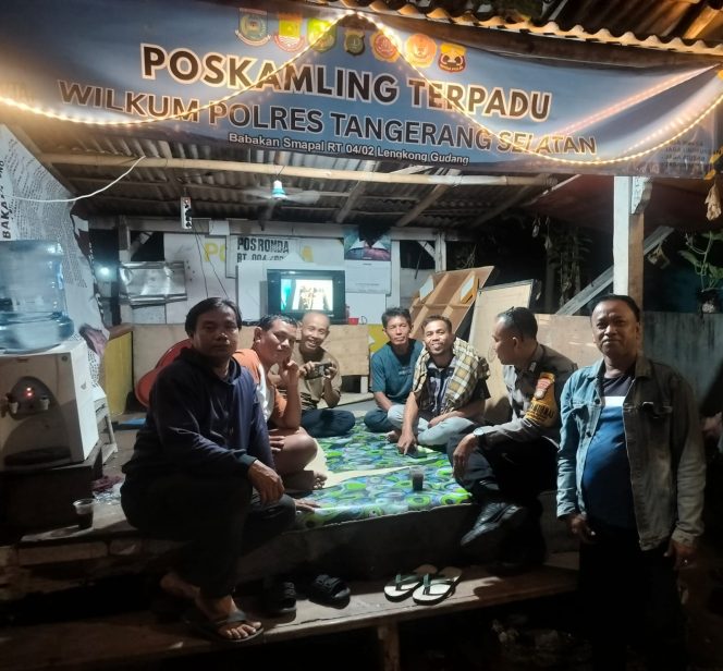
					Bhabinkamtibmas Polsek Serpong Aktif Cek Poskamling Terpadu, Perkuat Sinergi Warga Jaga Kamtibmas