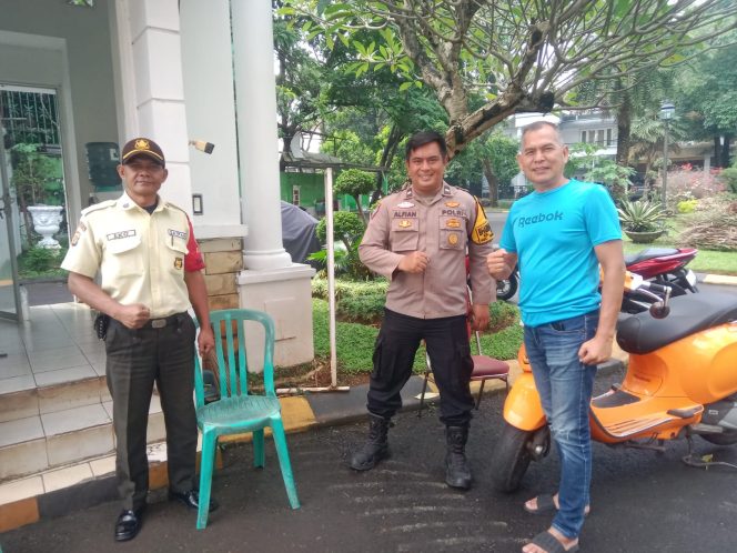
					Cooling System Humanis, Bhabinkamtibmas Pakulonan Sambangi Warga Door to Door Jaga Kamtibmas