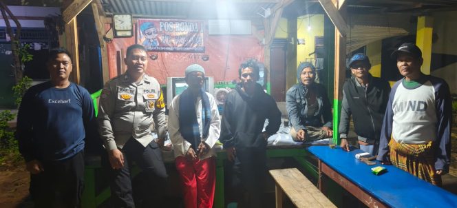 
					Bhabinkamtibmas Desa Caringin Aktif Sambangi Poskamling, Perkuat Sinergi Keamanan Bersama Warga