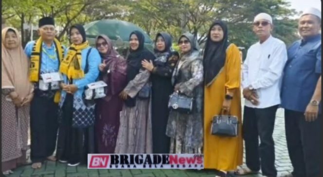 
					Kepala Desa Jejalen Jaya H.Kumpul Mengantar Jamaah Haji hingga Kertajati,Kebanggaan Tersendiri Buat Warga Wujud Kedekatan Seorang Pemimpin