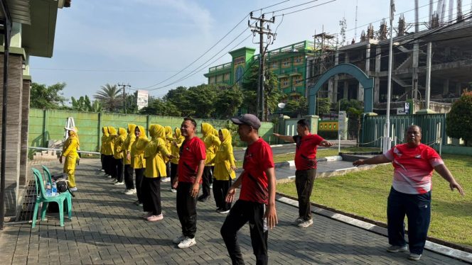 
					Danramil 14/Panongan Pimpin Olahraga Bersama, Bangun Soliditas dan Kebersamaan Keluarga Besar Koramil