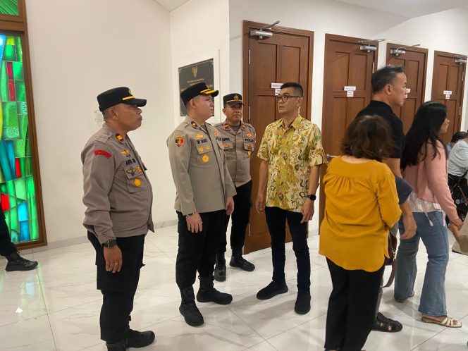 
					Wakapolres Tangsel Tinjau Pengamanan Ibadah Kenaikan Yesus Kristus di Gereja St. Perawan Maria Benteng Gading