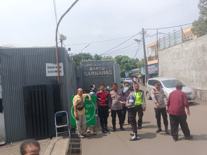 
					Polsek Pamulang Bersama Polres Tangsel Amankan Ibadah Kenaikan Yesus Kristus di Gereja Santo Barnabas, Situasi Kondusif
