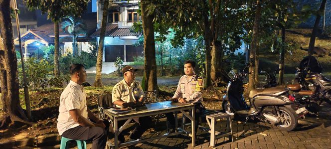
					Bhabinkamtibmas Lengkong Karya Gelar KRYD dan DDS untuk Jaga Keamanan Lingkungan
