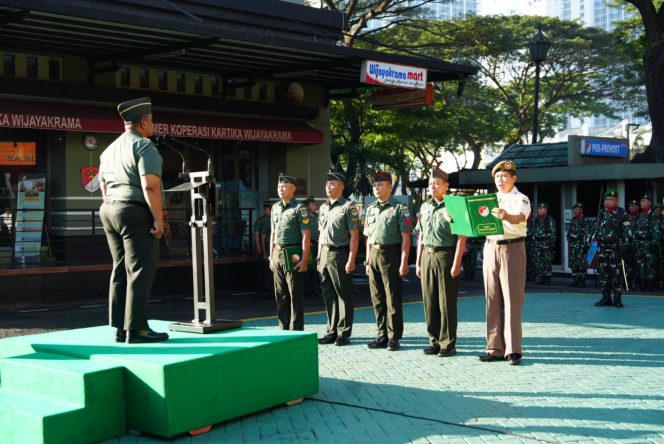 
					Kasad Tekankan Profesionalisme, Kesiapsiagaan Prajurit dan Efisiensi Energi pada Upacara 17-an di Korem 052/Wkr