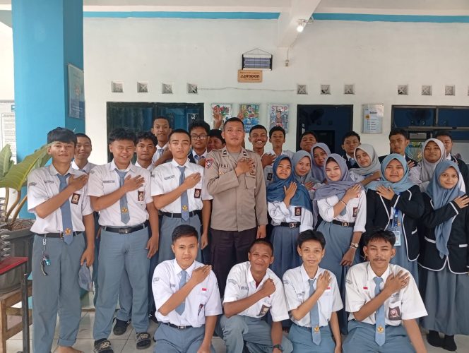 
					Sat Binmas Tangsel Edukasi Pelajar SMK Plus BLM Cegah Tawuran dan Kenakalan Remaja