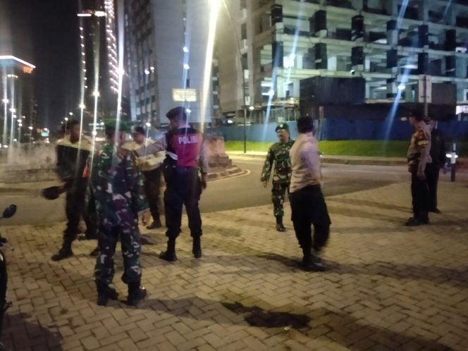 
					Pererat Sinergitas TNI-Polri, Koramil 03/Legok Gelar Patroli Gabungan Bersama Polsek