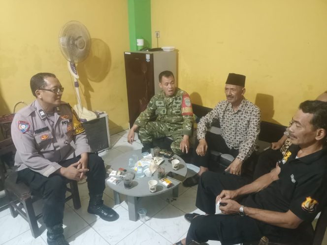 
					Cooling System Humanis, Bhabinkamtibmas Jurang Mangu Barat Sambangi Warga dan Sampaikan Pesan Kamtibmas
