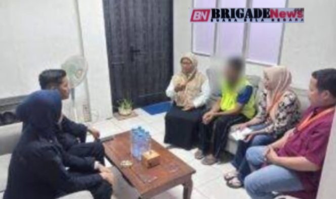 
					Kepala Lapas Kelas IIA Cikarang Urip Dharma Yoga Memenuhi Hak Ujian Sekolah Bagi Anak Binaan