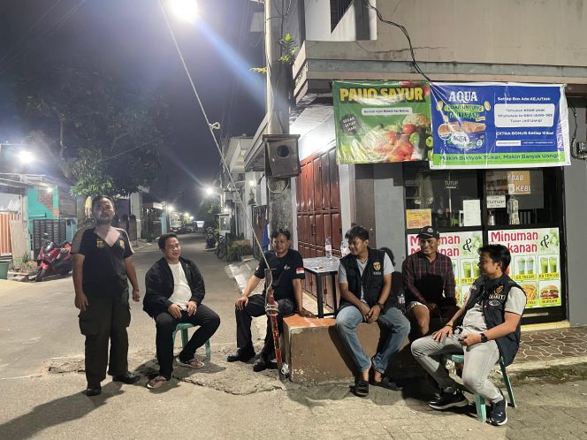 
					Anggota Reskrim Polsek Legok Sambangi Pos Siskamling, Perkuat Sinergi Jaga Keamanan Lingkungan