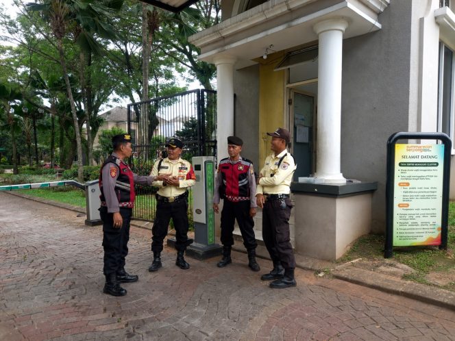
					Patroli Strong Point Polsek Kelapa Dua Tingkatkan Keamanan Permukiman dan Perbatasan Wilayah