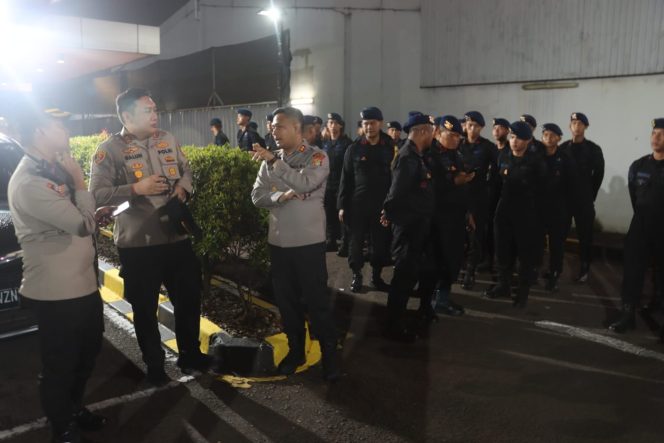 
					Kapolres Tangsel Patroli Langsung Kawal Kepulangan The Jak Mania, Situasi Aman dan Kondusif