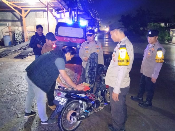 
					Polsek Legok Gelar Razia Stasioner, Antisipasi Kejahatan Jalanan dan Gangguan Kamtibmas