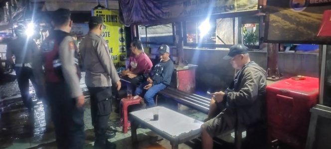 
					Polsek Ciputat Timur Tingkatkan Patroli Jalan Kaki Cegah Guankamtibmas Dini Hari