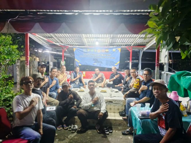 
					Polsek Ciputat Timur Cek Pos Kamling Terpadu dan Sosialisasikan Program Jaga Jakarta + di Serua Indah
