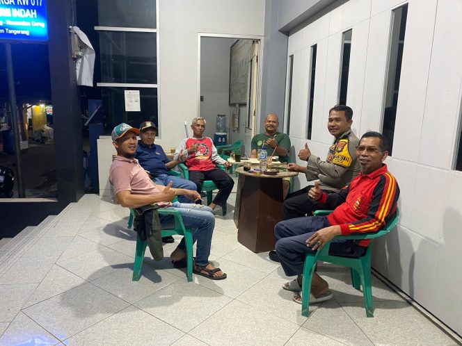 
					Bhabinkamtibmas Binong Sambangi Pos Kamling, Perkuat Sinergi Warga Jaga Keamanan Lingkungan