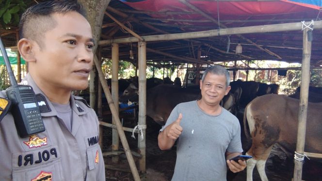 
					Jelang Idul Adha, Bhabinkamtibmas Parigi Lama Sambangi Lapak Hewan Kurban dan Berikan Imbauan Kamtibmas