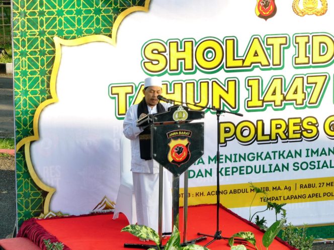 
					Polres Garut Gelar Sholat Idul Adha Bersama, Hangatkan Kebersamaan dengan Sajian Makanan Gratis untuk Jamaah