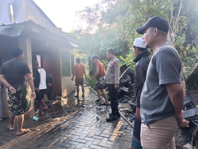
					Diduga Korsleting Listrik, Rumah Guru PPPK di Cisompet Hangus Terbakar Saat Subuh