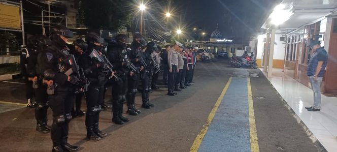 
					Polsek Ciputat Timur dan Brimob Gelar Operasi Cipta Kondisi, Antisipasi Guankamtibmas di Wilayah Ciputat