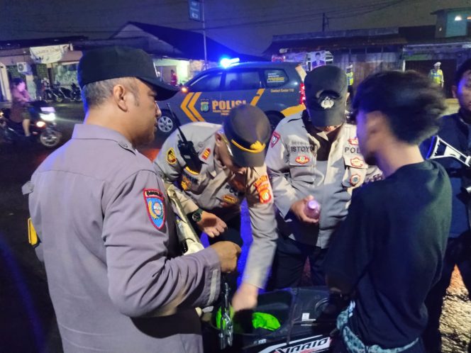 
					Polsek Legok Amankan 5 Pembawa Miras dan 2 Sepeda Motor dalam Razia Stasioner Dini Hari