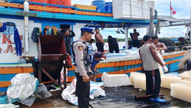 
					Sambangi Nelayan Pesisir dan Para ABK Kapal, Sat Polairud Polres Ketapang Sampaikan Himbauan Kamtibmas