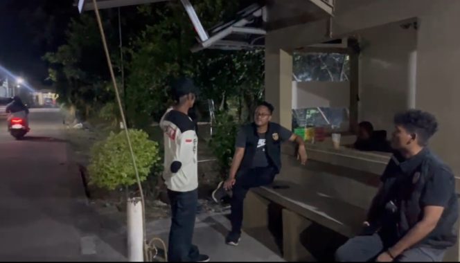 
					Anggota Reskrim Polsek Legok Sambangi Pos Siskamling, Perkuat Sinergi Keamanan Bersama Warga