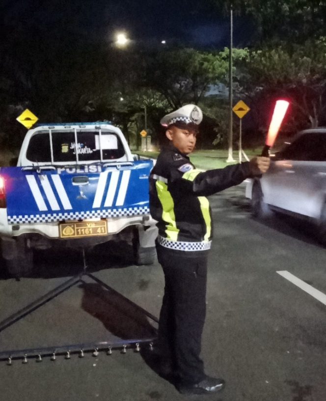 
					Satlantas Polres Tangsel Sisir Ranjau Paku di Jalur BSD dan Cisauk Demi Keselamatan Pengendara