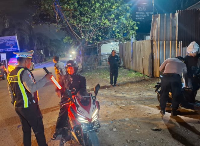 
					Patroli dan Razia Stasioner Polsek Curug Antisipasi Kejahatan Jalanan