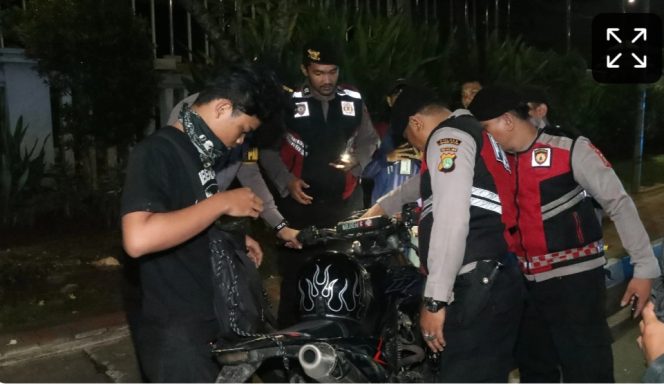 
					Patroli dan Razia Stasioner Polres Tangerang Selatan, Dua Terduga Pembawa Narkotika Diamankan
