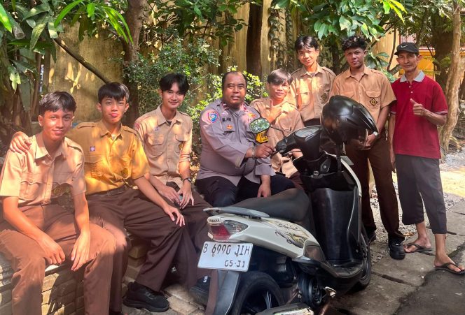 
					Police Go To School, Polsek Pagedangan Edukasi Pelajar Cegah Bullying dan Kenakalan Remaja