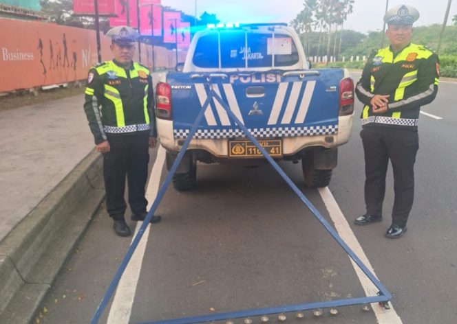 
					Cegah Bahaya di Jalan, Satlantas Polres Tangsel Lakukan Penyisiran Ranjau Paku di Sepanjang BSD Boulevard