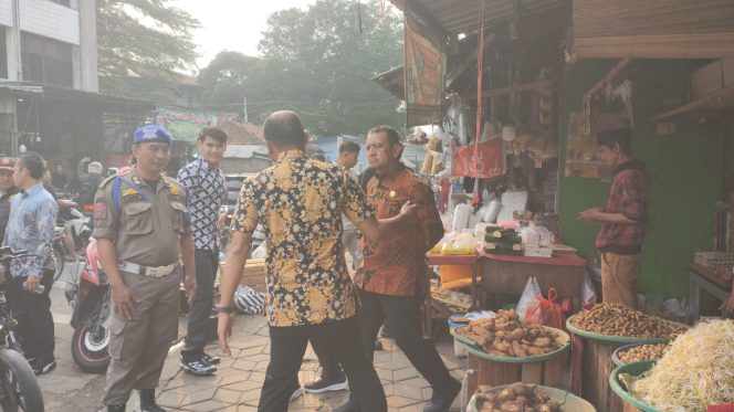 
					Penertiban PKL di Jalan Haji Usman Ciputat Kembali Digelar, Pemkot Tangsel Fokus Tata Kawasan Pasar dan Atasi Kemacetan Menulis