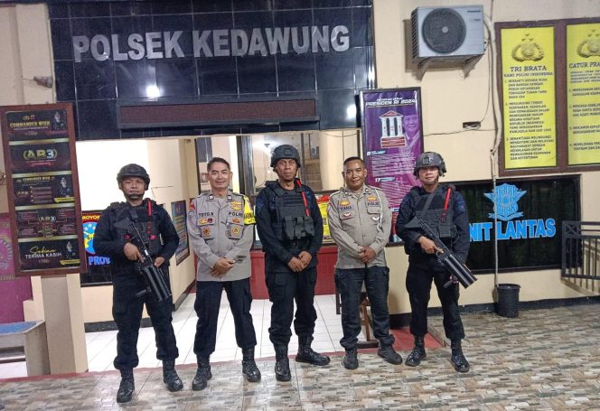 
					Patroli Malam Brimob Jabar di Cirebon Kota, Wujud Nyata Kehadiran Polri Menjaga Kamtibmas Tetap Kondusif
