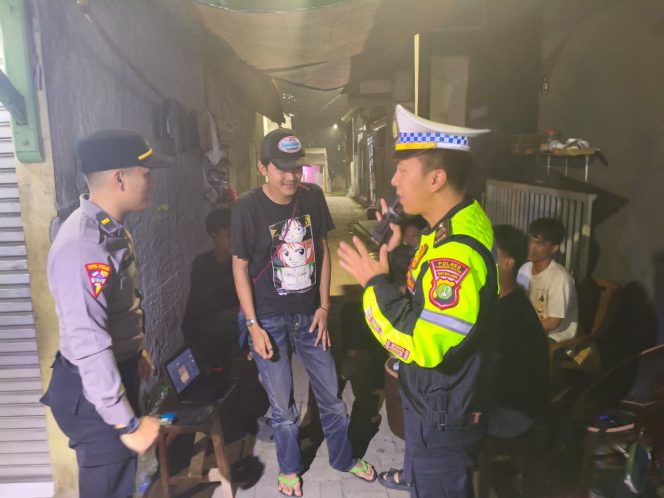 
					Patroli Razia Stasioner Polres Tangerang Selatan Perkuat Keamanan, Ciptakan Wilayah yang Aman dan Kondusif