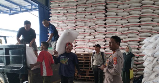 
					Polsek Banjarwangi Dukung Ketahanan Pangan Nasional, 2,5 Ton Jagung Hasil Panen Raya Diserap Bulog Garut