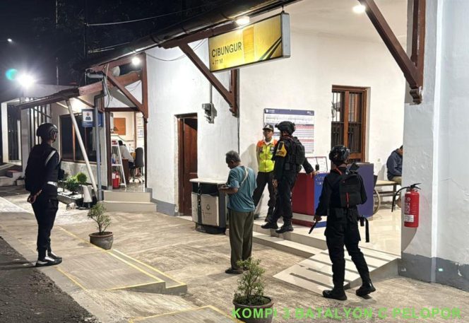 
					Patroli Malam Brimob Jabar Perkuat Harkamtibmas di Purwakarta, Berikan Rasa Aman kepada Masyarakat