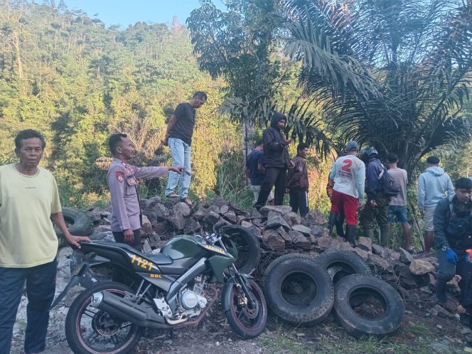 
					Kecelakaan di Tanjakan Pengantin, Polisi Lakukan Evakuasi dan Olah TKP.