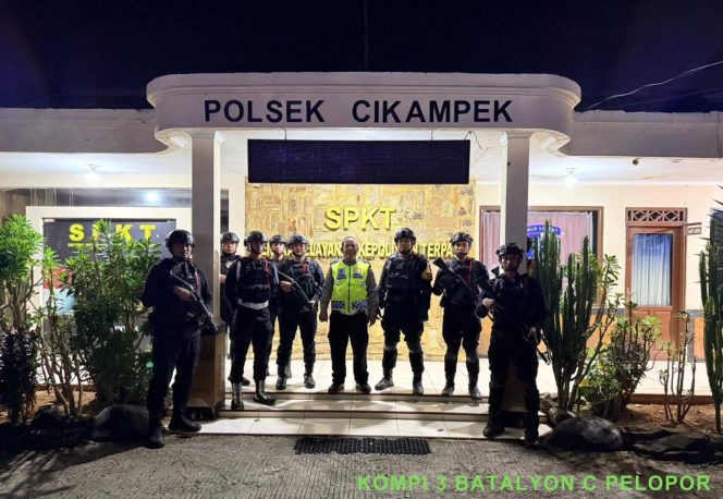 
					Patroli Malam Brimob Jabar di Karawang, Wujud Nyata Hadirnya Polri Menjaga Keamanan Masyarakat