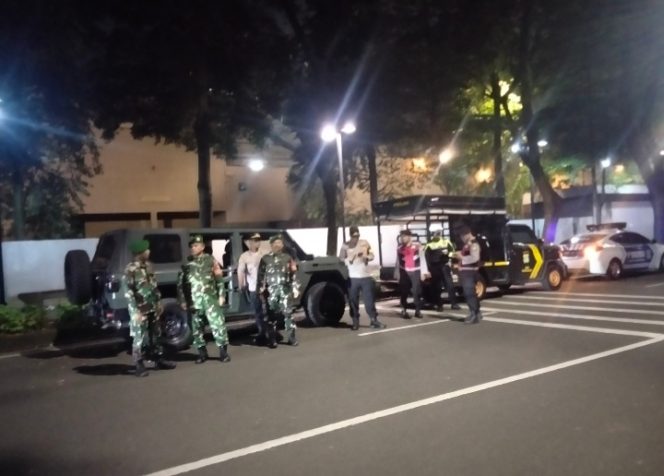 
					koramil 03 legok gelar patroli gabungan bersama polsek, jaga keamanan dan ketertiban masyarakat