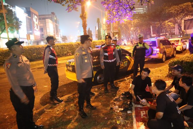 
					Patroli Razia Stasioner Polres Tangerang Selatan, Antisipasi Gangguan Kamtibmas di Malam Hari