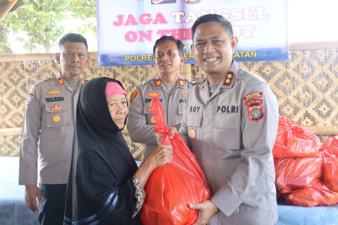 
					Kapolres Tangsel Gelar Jaga Tangsel On The Spot, Wujud Kehadiran Polri di Tengah Masyarakat