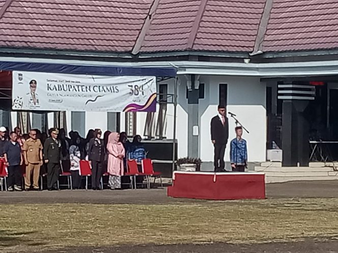 
					Camat Kawali, H. Raden Syaiful Slamat, S.Hut Pimpin Upacara Peringatan Hari Jadi Ciamis ke-384 Bersama Muspika, Tokoh Masyarakat, dan Pelajar di Wilayah Kecamatan Kawali.