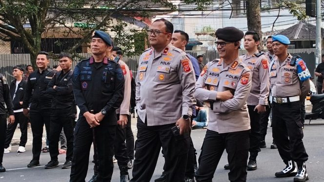 
					Brimob Jabar Kawal Aksi Mahasiswa di DPRD Jabar, Unjuk Rasa Berlangsung Aman dan Kondusif