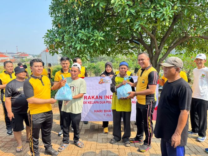 
					Polsek Kelapa Dua Wujudkan Lingkungan Bersih dan Peduli Warga Melalui Bakti Sosial “Indonesia Asri
