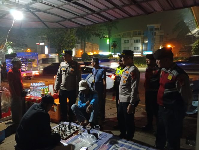 
					Polres Tangerang Selatan Gelar Patroli Razia Stasioner Ciptakan Kamtibmas Yang Kondusif