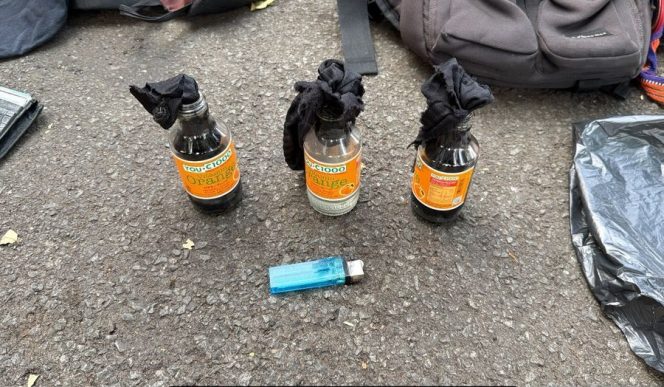 
					Bawa Botol Bersumbu Bakar Saat Unras, Satu Orang Ditetapkan Tersangka oleh Polda Metro Jaya