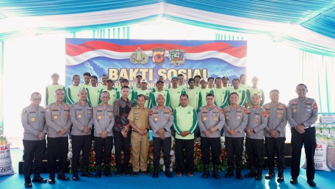 
					Kapolda Jabar Salurkan Bantuan Sosial kepada Kelompok Tani Mekar Mukti Binaan Polres Garut