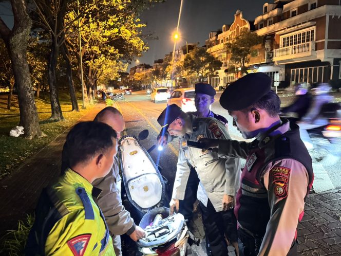 
					Polsek Kelapa Dua Gelar Ops Cipkon Dini Hari, Cegah Kejahatan dan Jaga Kamtibmas Tetap Kondusif